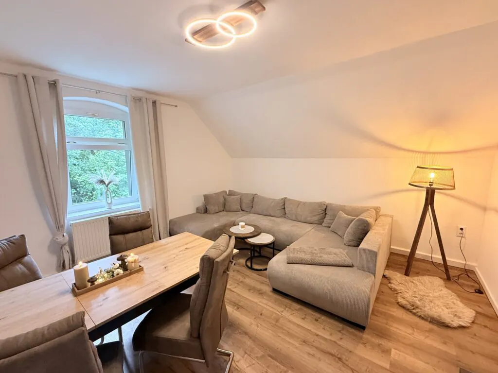 Wohnzimmer - Familienferienwohnung Felsenliebe, Hertigswalde